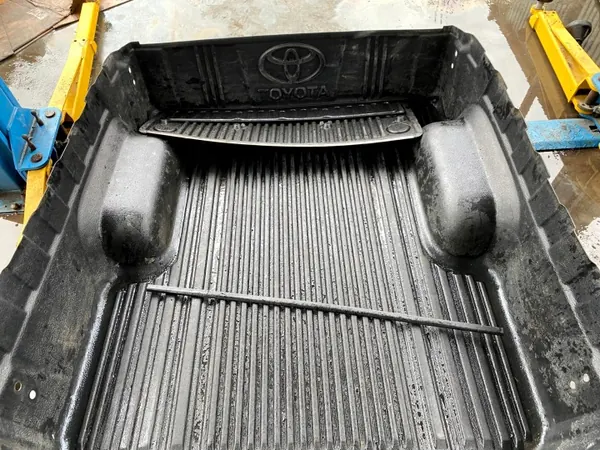 Caja de carga Toyota OE para Hilux VIII - Estado usado image 6