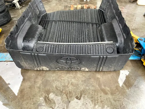 Caja de carga Toyota OE para Hilux VIII - Estado usado image 8