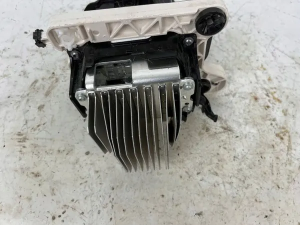 Peça Farol Volvo Lado Direito Usado OEM 23392620 image 8