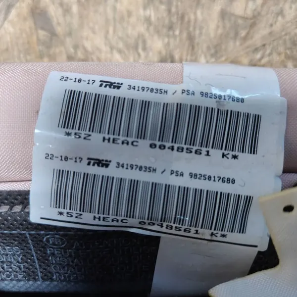 Cortina Esquerda OEM 9825017680 para Peugeot 5008 II image 3