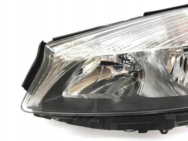 MERCEDES A 176 LINKER LAMP 1768203861 image 2