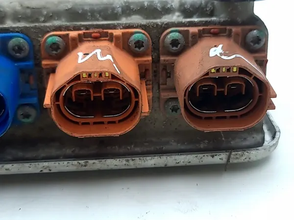 Régulateur de tension Tesla OEM 1028843-01-A image 3