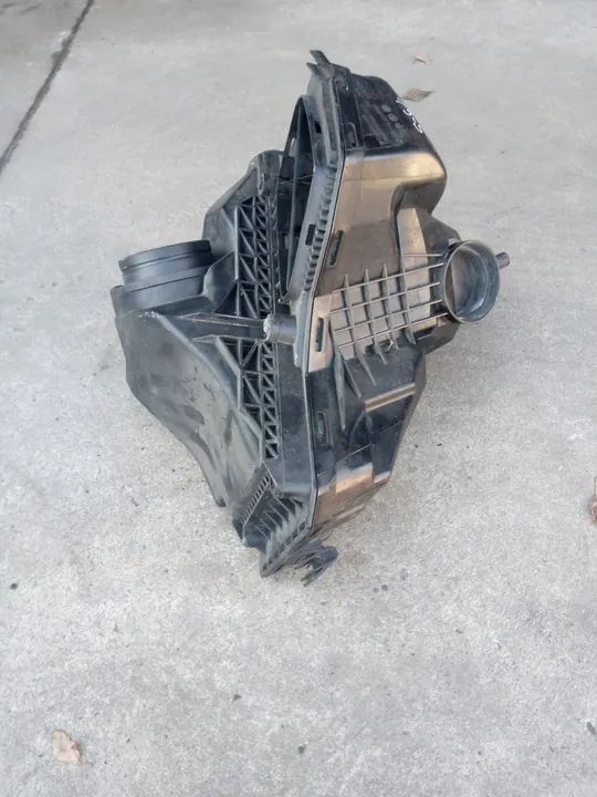 AUDI A4 B8 A5 Q5 Ilmansuodattimen Kotelo 8R0133835AP image 2