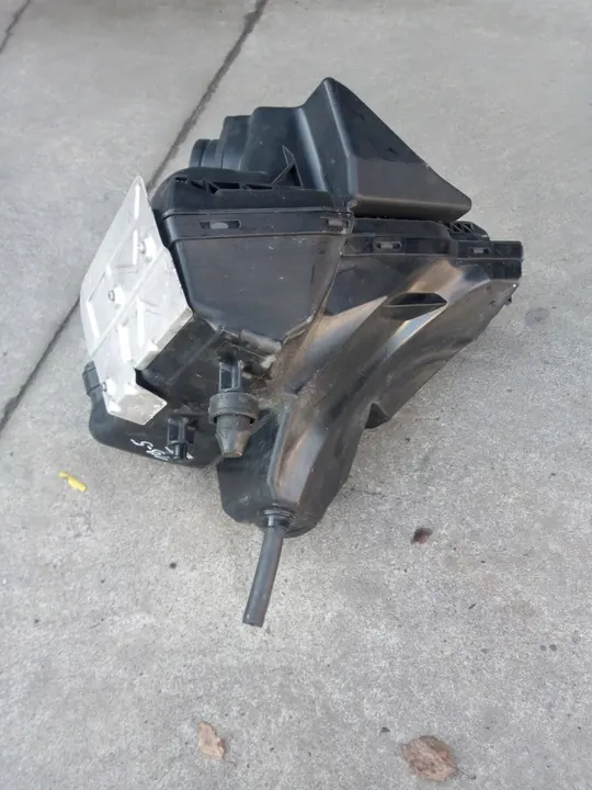 AUDI A4 B8 A5 Q5 Ilmansuodattimen Kotelo 8R0133835AP image 5