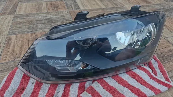 VW Polo 6R 6R1 09-14 Farol Esquerdo Preto 6R1941007G image 2