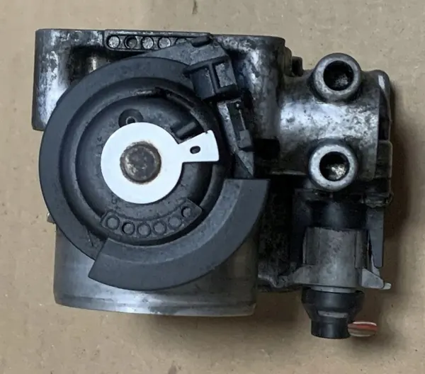 Corpo de borboleta Audi Volkswagen 036133064E image 2