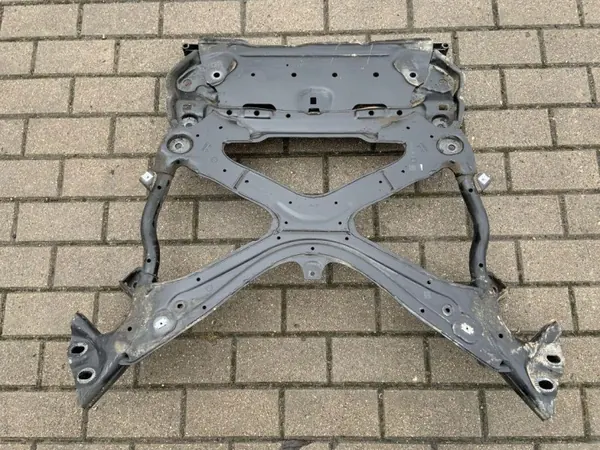 Traverse avant OEM 8W1399347G pour Audi A4 B9 image 2