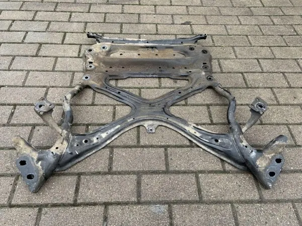 Traverse avant OEM 8W1399347G pour Audi A4 B9 image 3