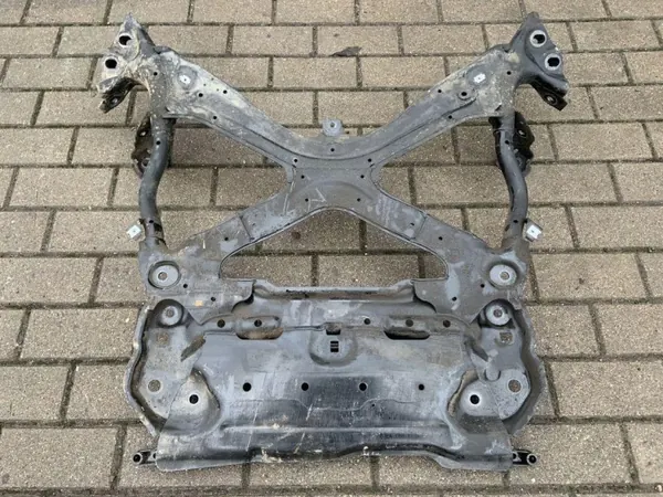Traverse avant OEM 8W1399347G pour Audi A4 B9 image 4