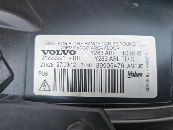VOLVO S60 V60 10-13 Xenonlamppu Oikea image 4