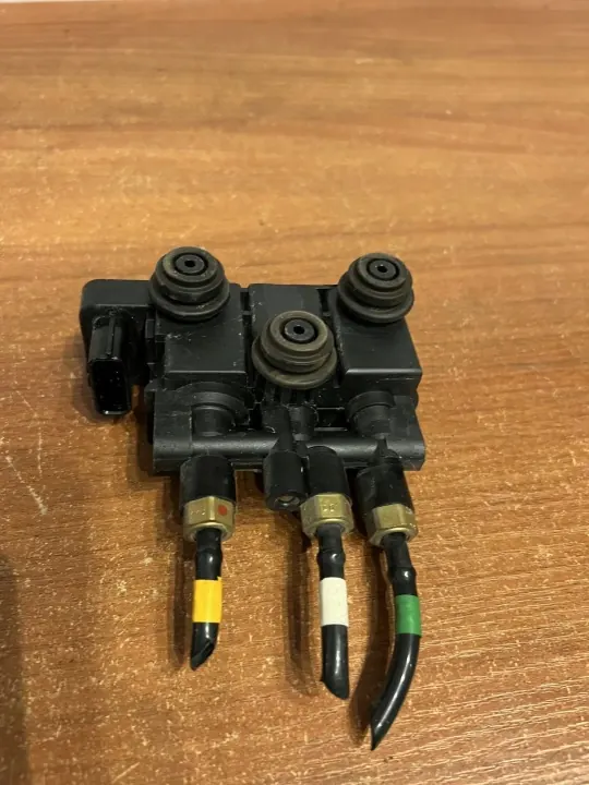 D548 Kleppenblok voor Land Rover Diesel 2015 image 3