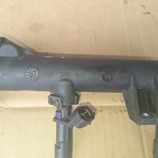 Ruiskutuskaide OEM 9628084680 Citroen C4 Picasso:lle image 2
