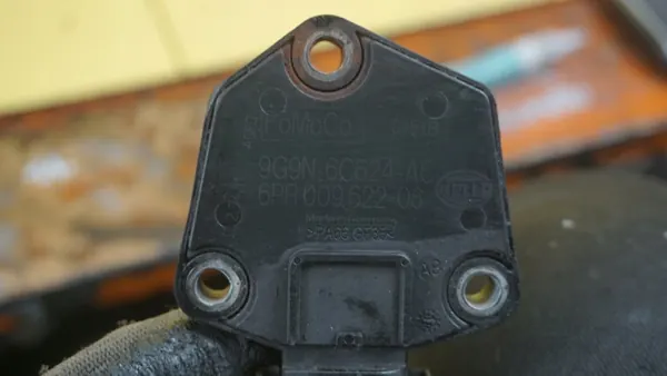 Capteur de niveau d'huile pour Volvo C30 C70 V50 S40 2.0 D4 image 3