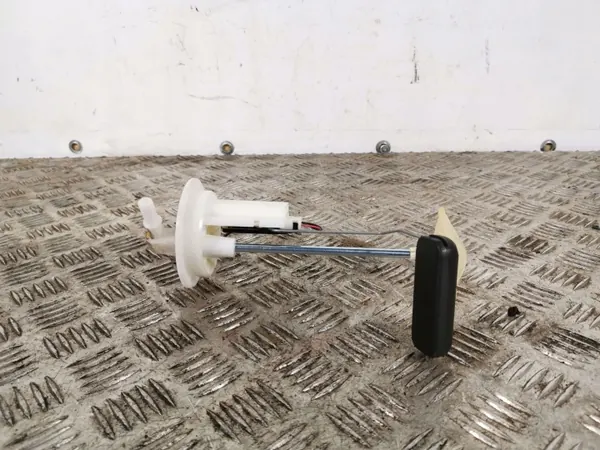 Sensor nivel combustible Subaru FBZ8934 - Usado image 2