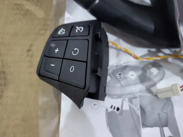 VOLVO XC60 S60 V60 R Design Volante Multifuncional OEM image 2