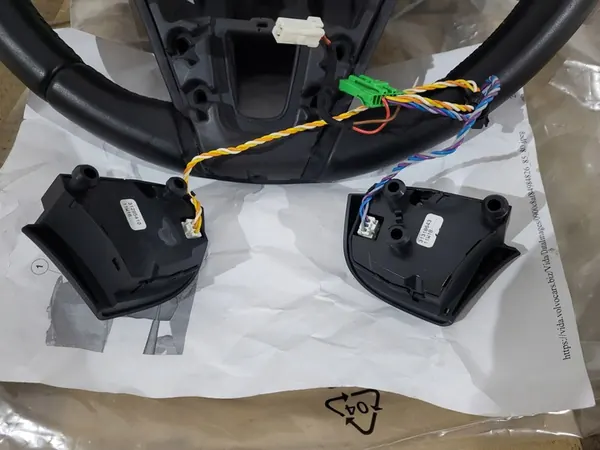 VOLVO XC60 S60 V60 R Design Volante Multifuncional OEM image 7