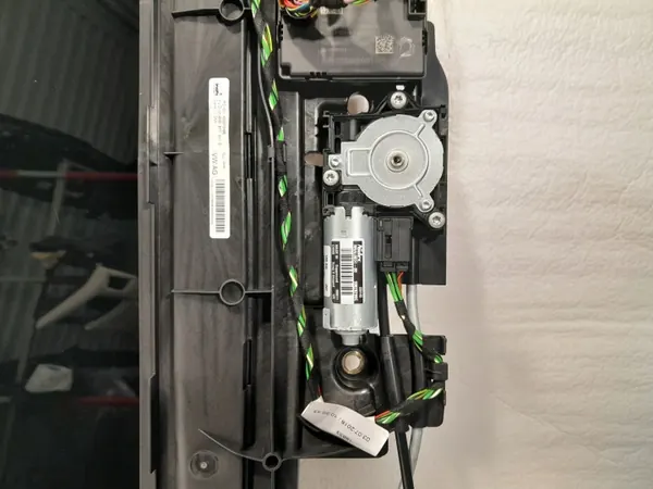 Porsche Cayenne Panoramadach OEM 4M0877041D image 4