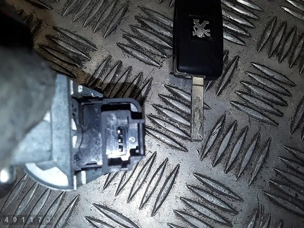 Interruptor de Ignição Peugeot 407 2.0 16V N0502073 image 9