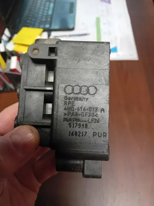 Audi A8 S8 D4 Jousitusventtiili OEM 4H0616013A image 3
