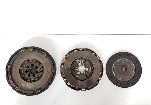 Kytkinpaketti Mercedes-Benz A W176 2015 A6070300605 image 2