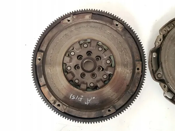 Kytkinpaketti Mercedes-Benz A W176 2015 A6070300605 image 6