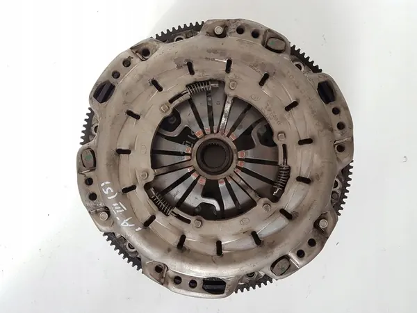 Kytkinpaketti Mercedes-Benz A W176 2015 A6070300605 image 8