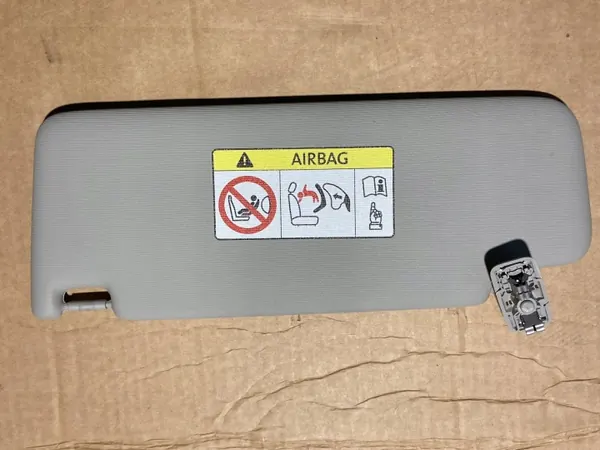 Visor direito OEM 5E3857552 para Skoda Octavia IV image 2