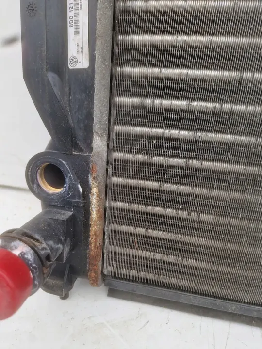 VW PASSAT B5 Radiador de agua 8D0121251AC image 3
