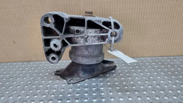 Volkswagen Engine Mount 7H0199207B image 2