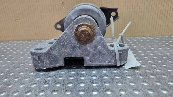 Volkswagen Engine Mount 7H0199207B image 3