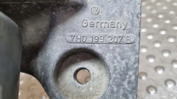 Volkswagen Engine Mount 7H0199207B image 5