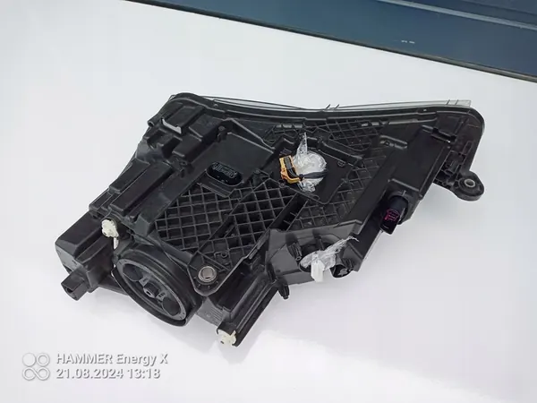 Rechtes Frontscheinwerfer Bi Xenon Skoda Superb III image 4