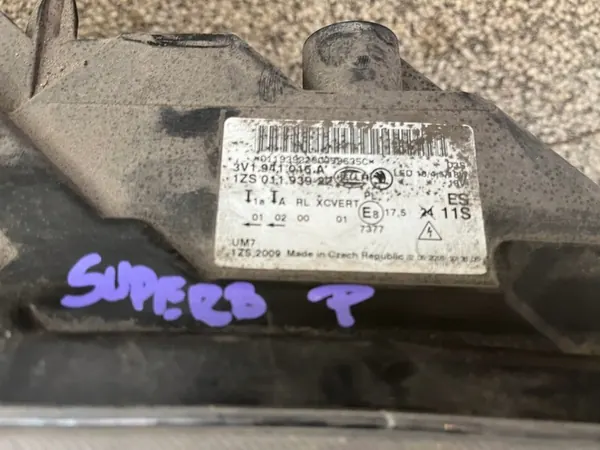 Rechtes Frontscheinwerfer Bi Xenon Skoda Superb III image 5