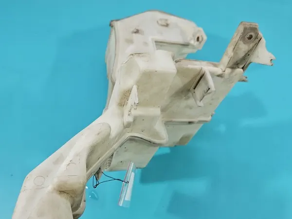 Pyyhkijännestesäiliö VW Passat B7 image 7