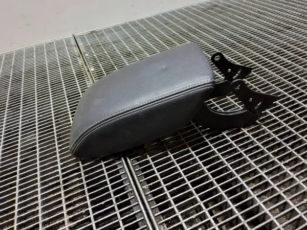 Audi Q3 8U console armsteun OEM SKE55306 image 3