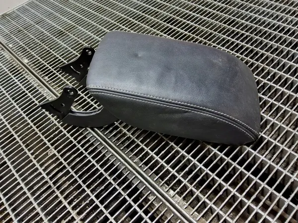 Audi Q3 8U console armsteun OEM SKE55306 image 4