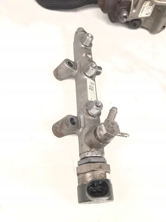 Conjunto de injeção de combustível Audi A7 S7 2013 OEM 0445010642 image 4