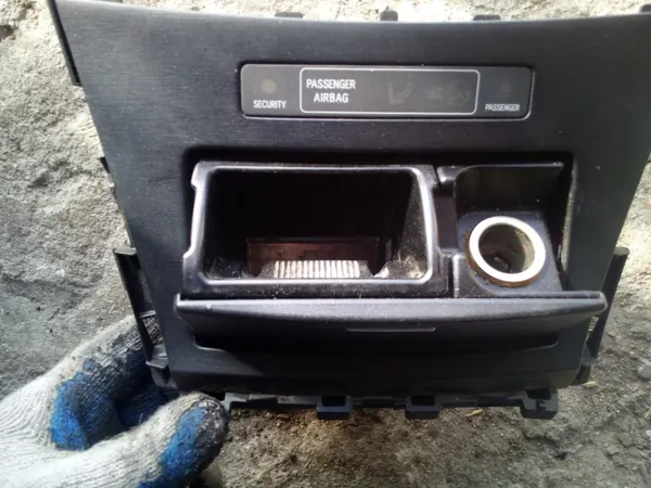 OEM POPIELNICZKA PANEL AVENSIS T27 09-18 Asbak image 3