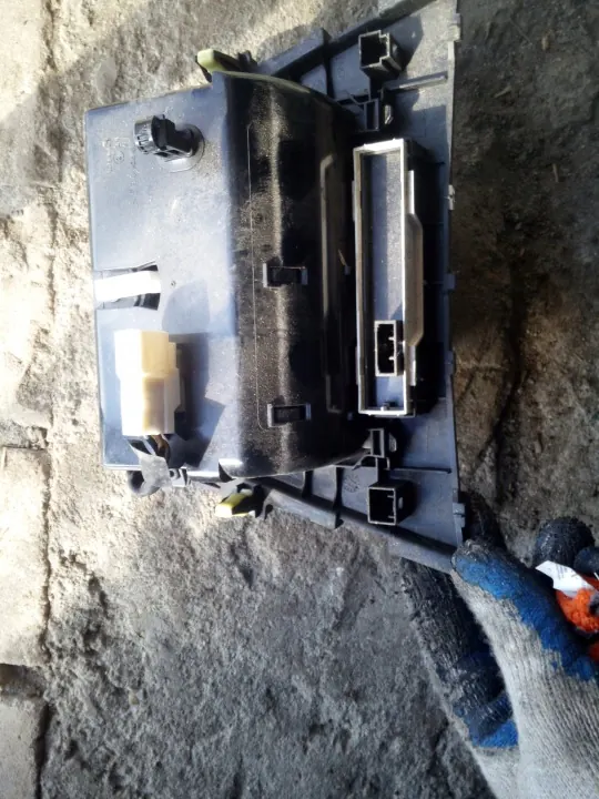OEM POPIELNICZKA PANEL AVENSIS T27 09-18 Asbak image 4