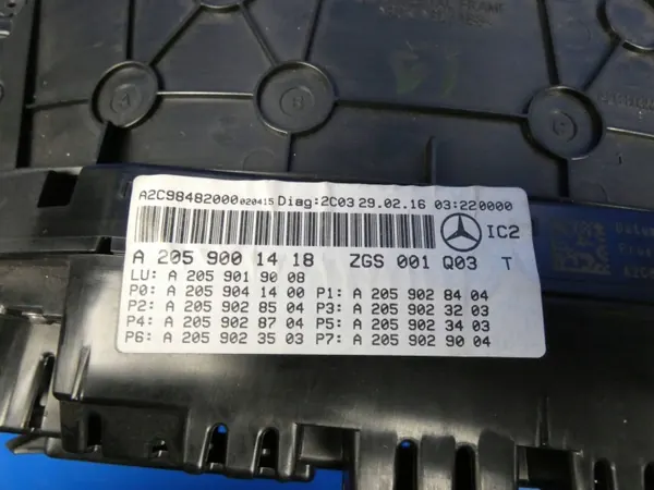 Mercedes C205 W205 Coupe Instrumentpanel OEM A2059028404 image 3