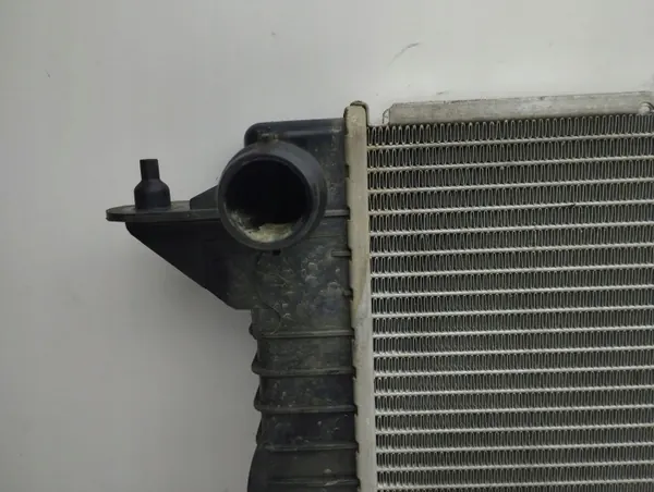 Radiateur d'eau OEM 60302A pour Audi A4 Cabrio 2.5L image 4