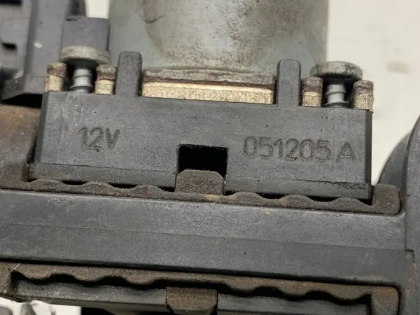 Válvula de água OEM 4F1959617A Audi A6 C6 3.0 image 4