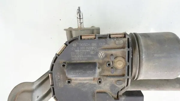 Vasemmalla etupyyhkijän moottori VW Golf Plus OEM 5M0955023D image 2