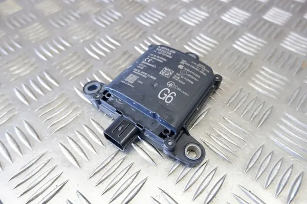 Toyota Yaris Cross 2023 Voor dodehoekmodule OEM 881620D010 image 2