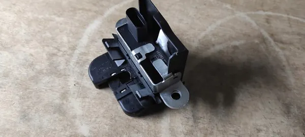 SEAT LEON 2 II LIFT 09-12 Bagagelås 1P0827505D image 3