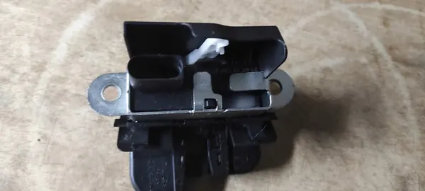 SEAT LEON 2 II LIFT 09-12 Bagagelås 1P0827505D image 5