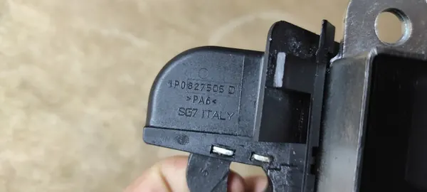 SEAT LEON 2 II LIFT 09-12 Bagagelås 1P0827505D image 8