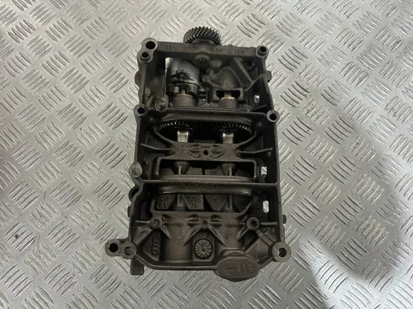 Audi A4 B8 2.0 TDI CAG Ejes de equilibrado + Bomba de aceite OEM 03L103537 image 10