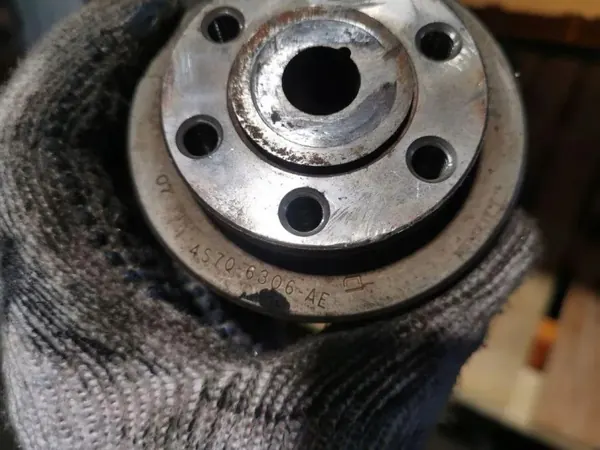 Kampiakselin hihnapyörä OEM 4S7Q6306AE - Land Rover image 3