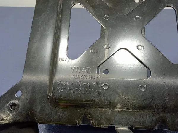 Cubierta de montaje cargador OEM 1EA971796H Skoda image 9